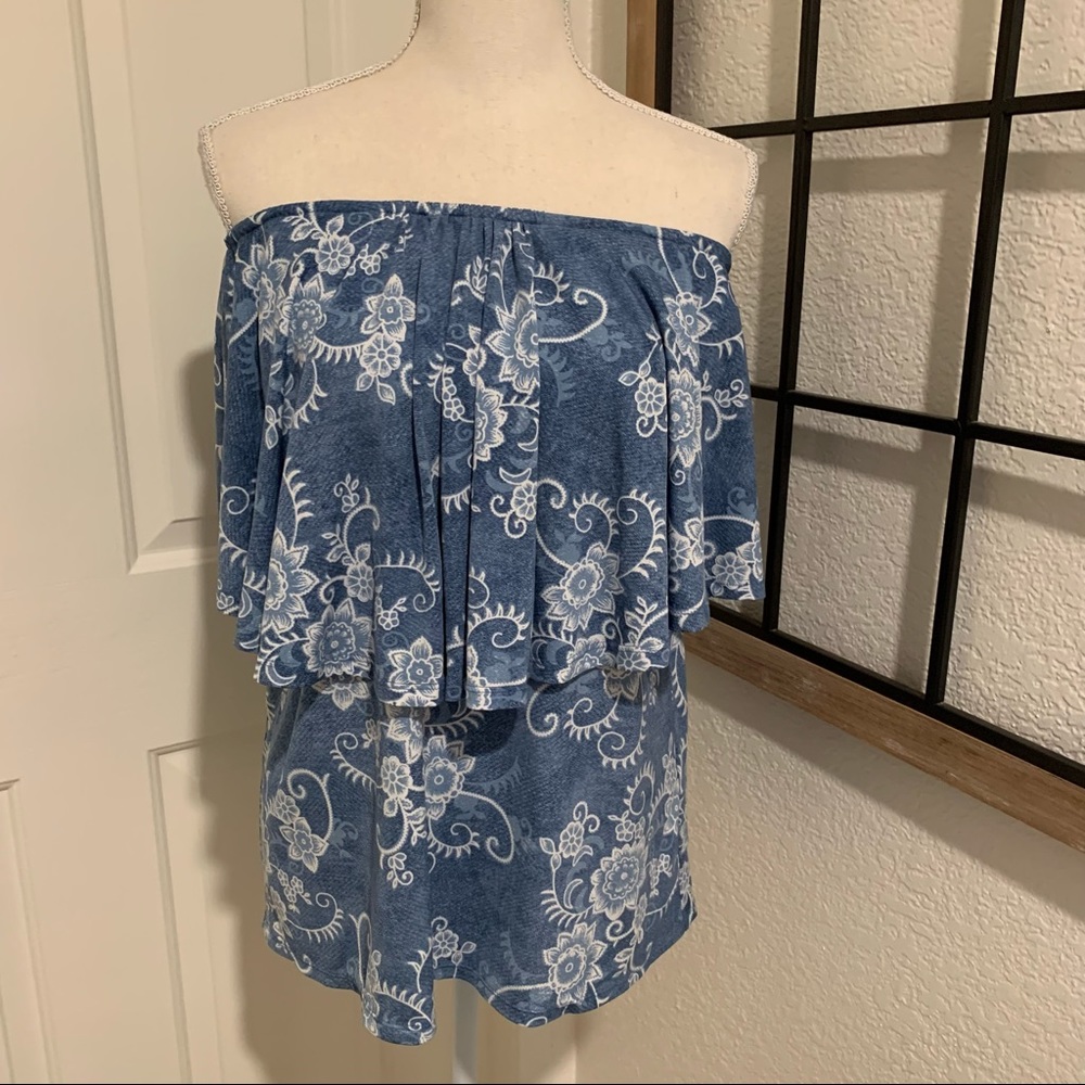 Ava James elastic boat neck blue and white blouse size medium